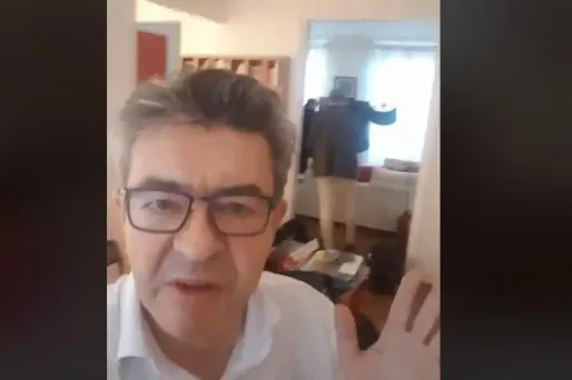 Huit convocations ont été adressées au total, à l'encontre de Jean-Luc Mélenchon et d'autres cadres du parti.