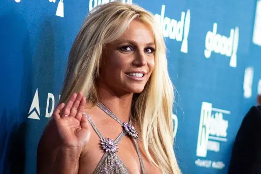 La chanteuse de 37 ans explique que sa famille a subi "beaucoup de stress et d'angoisse récemment".