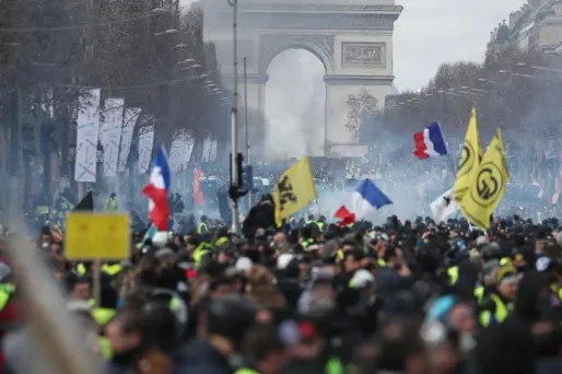 Des "gilets jaunes", lors de l'"acte 18" du mouvement à Paris.