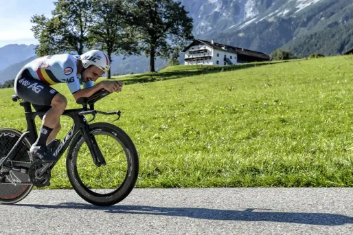 Le cycliste Victor Campenaerts détient le nouveau record de l'heure.