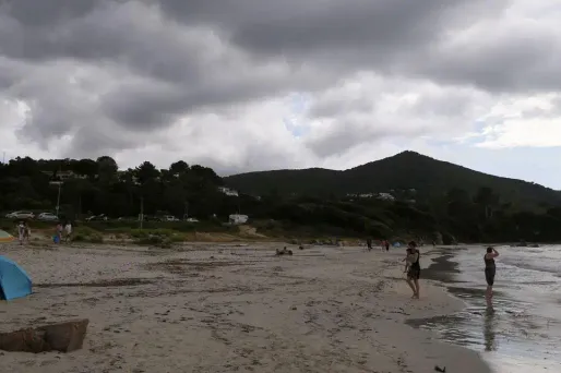 Dans l'après-midi, les nuages gagneront du terrain et s'étendront sur l'ensemble du pays.