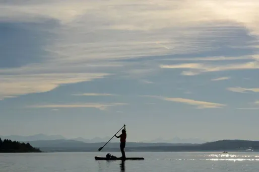 Sur l'ouest du territoire, de la Normandie à l'Occitanie, plus on s'approchera des côtes, plus le ciel sera nuageux.