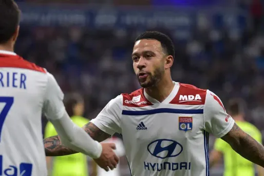 Terrier et Depay ont marqué pour Lyon contre Angers.