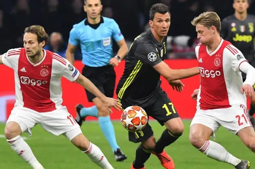 Daley Blind et Frenkie de Jong face à la Juve (1280x640) EMMANUEL DUNAND / AFP