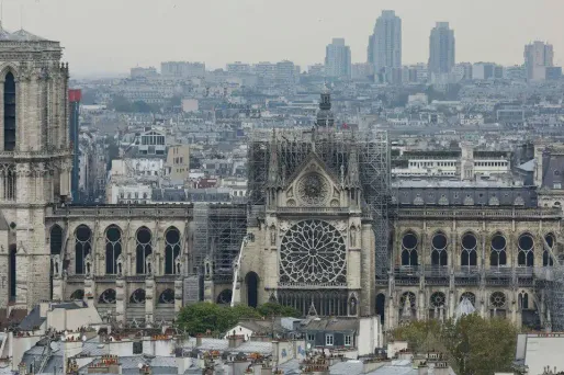 Face à un chantier qui s'annonce colossal, plusieurs grandes fortunes françaises ont sorti leur carnet de chèques.
