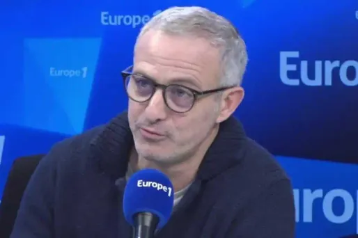 Le consultant d'Europe 1 félicite le joueur bavarois pour sa belle carrière marquée par 12 saisons au Bayern Munich.