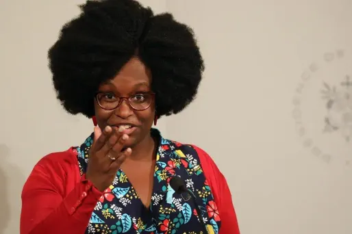 la porte-parole du gouvernement a appelé au respect du pouvoir et de l'autorité judiciaire tout en défendant Christophe castaner.