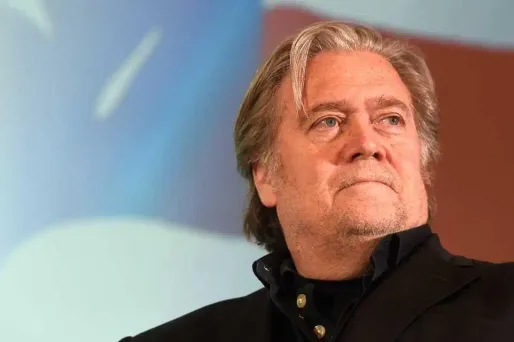 Steve Bannon se présente comme "un conseiller informel" du Rassemblement national.