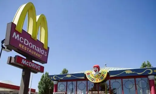 Des employés de Mc Donald's ont déposé plus d'une vingtaine de plaintes pour harcèlement sexuel contre le géant du fast-food.