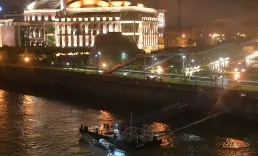 Les médias hongrois et sud-coréens évoquent l'hypothèse d'une collision.