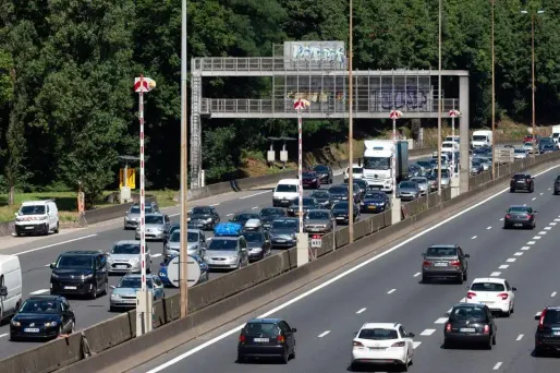 Opération escargot des taxis sur quatre autoroutes près de Lille