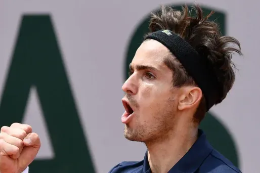 Pierre-Hugues Herbert s'est imposé contre Daniil Medvedev.