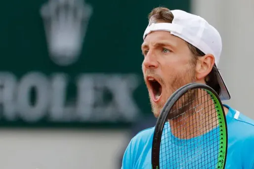 Au prochain tour, le numéro 2 tricolore affrontera le Slovaque Martin Klizan (55e) ou le Kazakh Mikhaïl Kukushkin (51e).