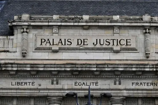 Le suspect tentait d'échapper à un contrôle routier car il roulait sans permis de conduire.