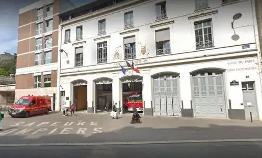 Des pompiers auraient laissé entrer trois femmes étrangères dans leur caserne du 14ème arrondissement de Paris.