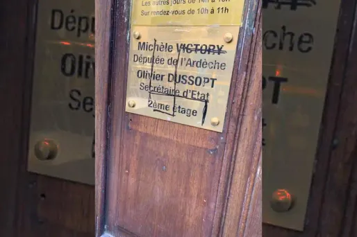 La dégradation sur la permanence a été découverte lundi matin par un collaborateur parlementaire.