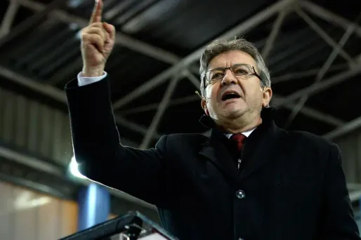 Jean-Luc Mélenchon a traité Christophe Castaner de "menteur" après l'intrusion dans l'hôpital de la Pitié-Salpêtrière.