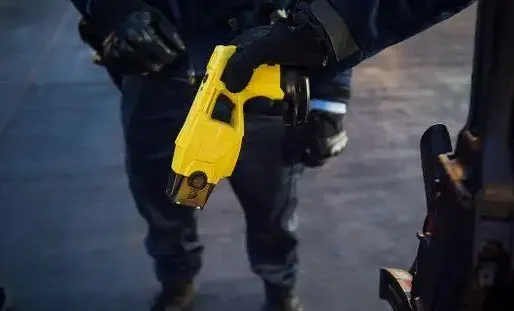 Le mineur était en possession d'un taser, une arme interdite aux particuliers (photo d'illustration).