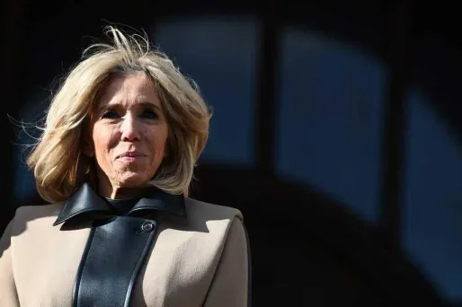 Brigitte Macron indique vouloir "aider les gens" en s'engageant dans des œuvres caritatives.