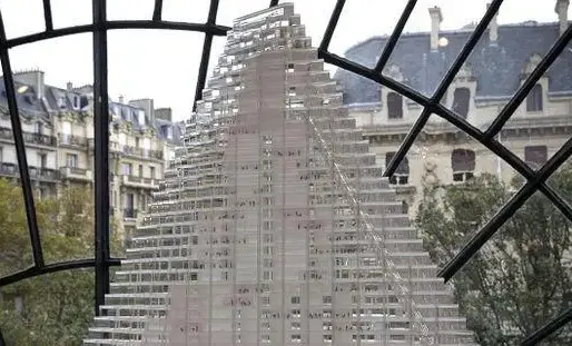 La tour représentée par l'agence swisse Herzog & de Meuron, au Pavillon de l'Arsenal, sera bien construite.