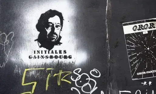 Le demi-billet de 500 francs déchiré en 1988 par Gainsbourg, avait été offert par le chanteur à une amie avec cette dédicace.