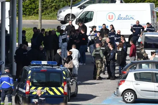 Deux membres de l'entourage du djihadiste Radouane Lakdim ont été remis en liberté, trois autres restent en garde à vue.