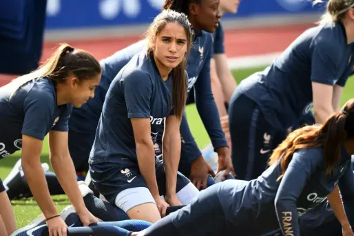 Pour Amel Majri, l'engouement autour des Bleues est "un vrai plaisir, un moment magique".