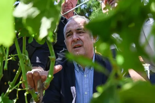 Didier Guillaume s'était rendu sur le terrain, dimanche dernier, pour constater les dégâts laissés par les orages dans la région Auvergne-Rhône-Alpes.