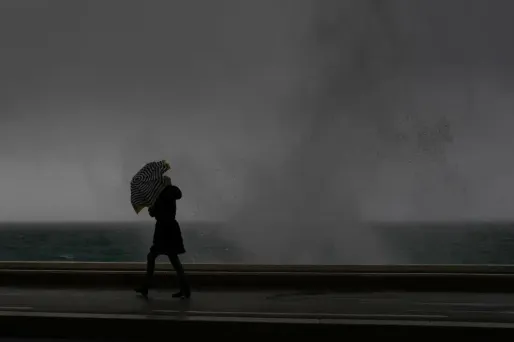 Sur la Bretagne, les passages d'averses rythmeront l'après-midi avec quelques coups de tonnerre.