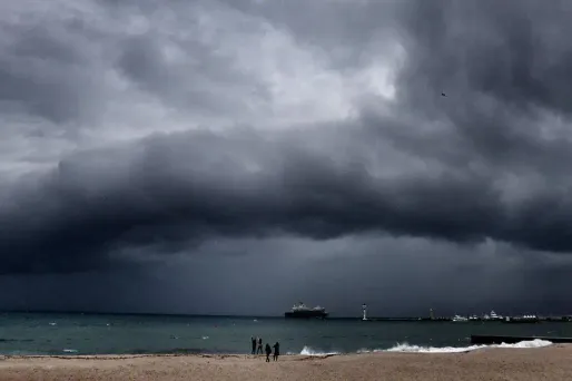 Du grésil, voire de la grêle, s'ajouteront parfois à l'orage.