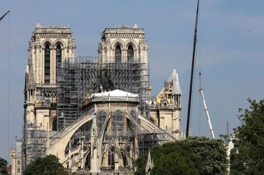 L'incendie de la cathédrale gothique vieille de plus de 850 ans, le 15 avril, a provoqué la fusion de plusieurs centaines de tonnes de plomb.