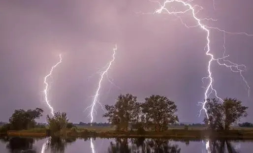 Cinq départements ont été placés en vigilance orange, vendredi.