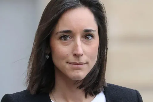 Brune Poirson a qualifié "d'utile" la pose de hublots sur la panse des vaches dénoncée par une vidéo de l'association L214.