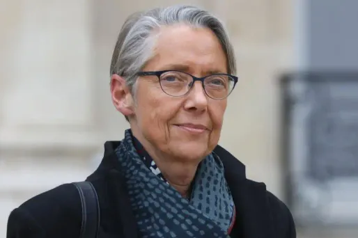 La ministre du Développement durable, Elisabeth Borne, s'est rendue jeudi gare Saint-Lazare pour lancer un message de prévention sur la canicule.