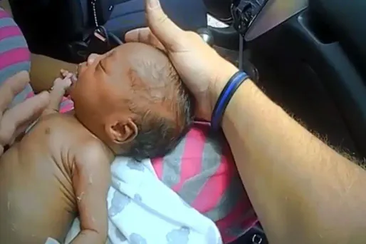 Le bébé était âgé de 12 jours. Capture d'écran