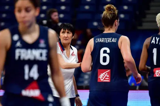 La déception des Françaises, encore battues en finale de l'Euro.