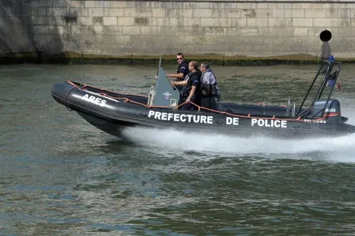 La Brigade fluviale repêche entre 40 et 50 personnes dans la Seine chaque année.