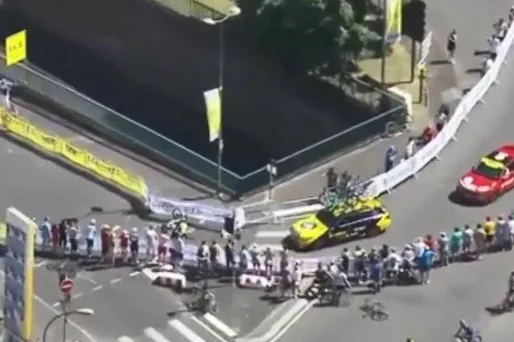 Chute de Wout van Aert sur le chrono de Pau (1280x640)