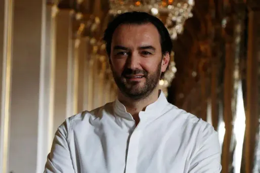 Le chef cuisinier et pâtissier Cyril Lignac est à la tête de cinq pâtisseries.