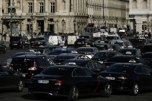 Pour éviter la galère qu'est devenu le trajet domicile-travail, certains ont pris le parti de dormir directement au bureau, ou dans un hôtel à proximité.