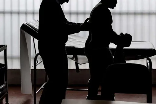 Le suspect a été relevé de ses fonctions mais n'a pas encore placé en garde à vue