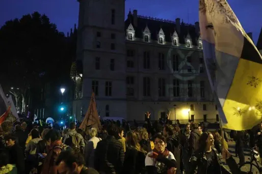 Le blocage par des activistes écologistes d'Extinction Rébellion à Paris encore toute la semaine, pour alerter les dirigeants sur l'urgence d'agir face au changement climatique.