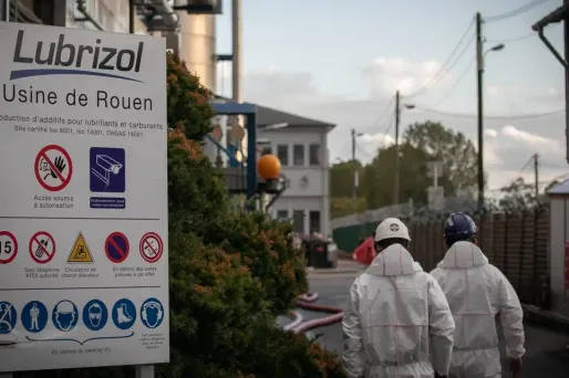 Incendie de Rouen : incommodés par les odeurs, des enseignants exercent leur droit de retrait