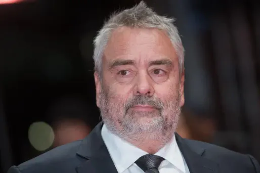 Luc Besson admet "des erreurs" et évoque une "relation pendant deux ans" avec la comédienne Sand Van Roy, qui l'accuse de viol.
