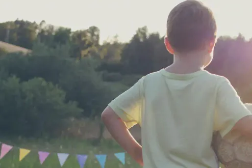 Mon enfant passe son temps à se toucher le zizi, est-ce normal ?