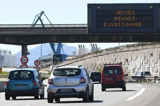 Perturbations à la SNCF : les autocars quasi complets, le covoiturage en nette hausse