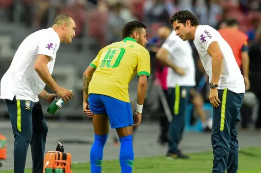 Neymar s'est blessé contre le Nigéria.