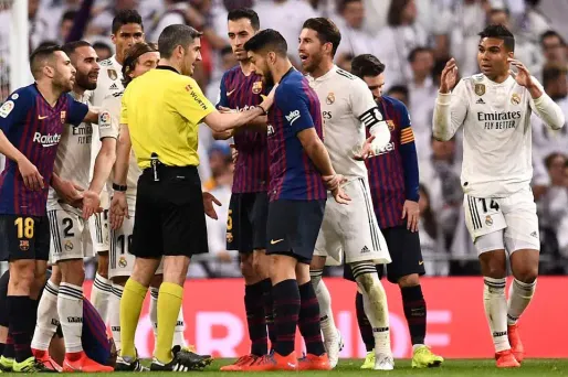 La date du report du Clasico espagnol Barcelone-Real Madrid devra être officialisée au plus tard le lundi 20 octobre.
