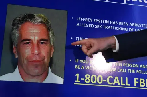 Des perquisitions ont été menées dans l'appartement parisien du financier américain Jeffrey Epstein.