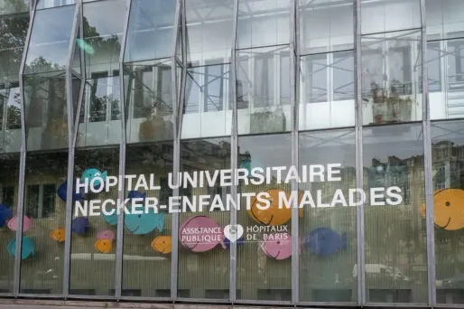 Une fillette de six ans aurait été violée dans les toilettes de son école du 15e arrondissement de Paris. Elle a été prise en charge à l'hôpital Necker.